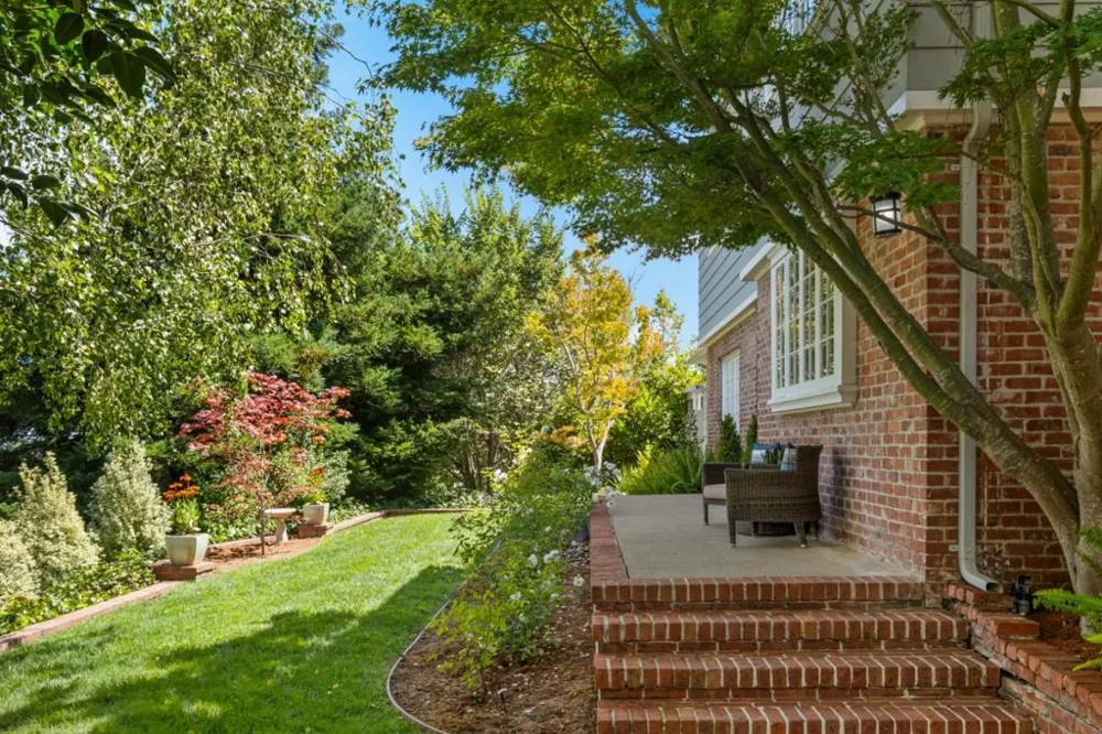 2835 Hillside Drive Burlingame, CA 94010
