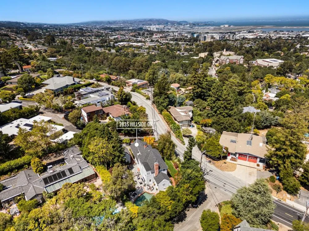 2835 Hillside Drive Burlingame, CA 94010