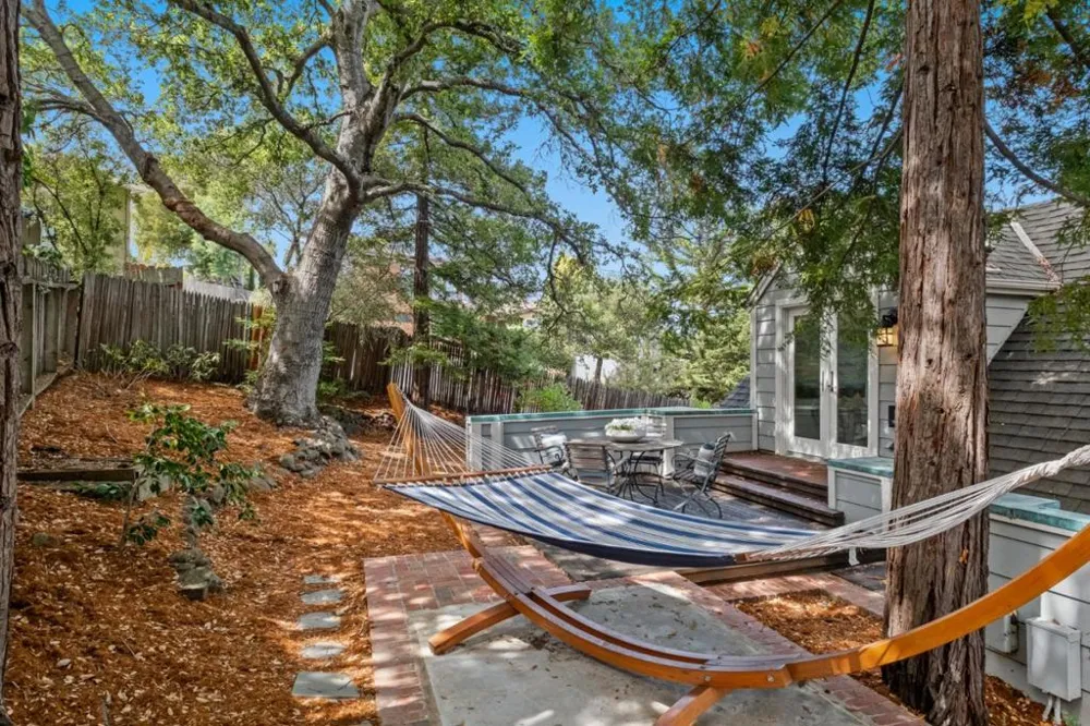 2835 Hillside Drive Burlingame, CA 94010