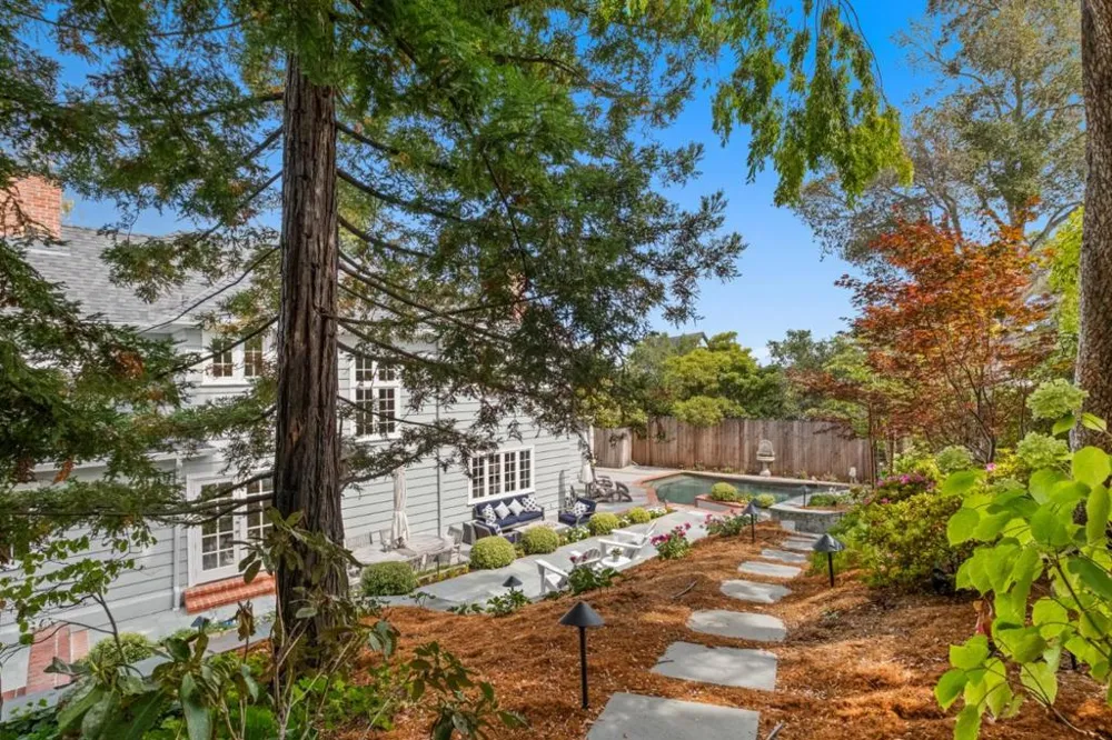 2835 Hillside Drive Burlingame, CA 94010