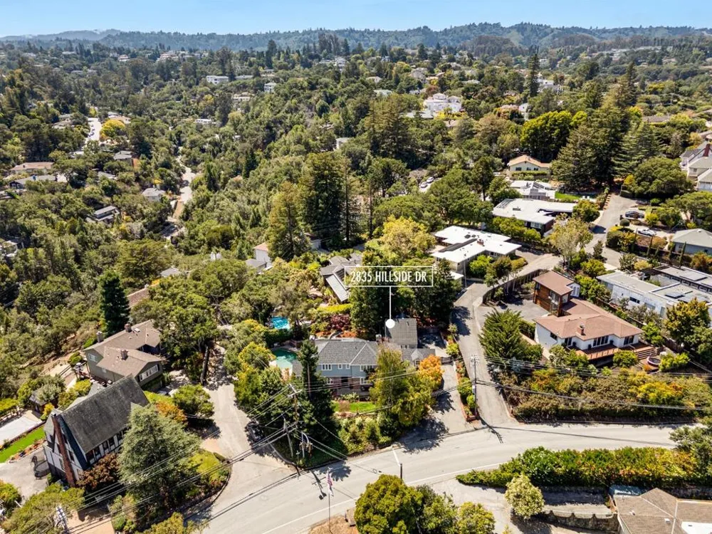 2835 Hillside Drive Burlingame, CA 94010
