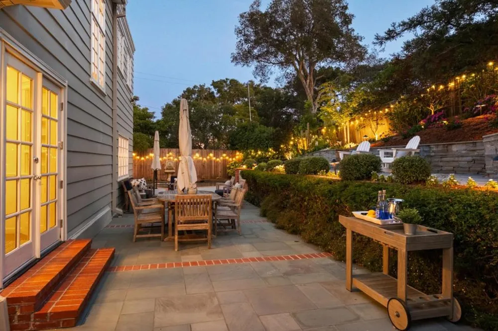 2835 Hillside Drive Burlingame, CA 94010