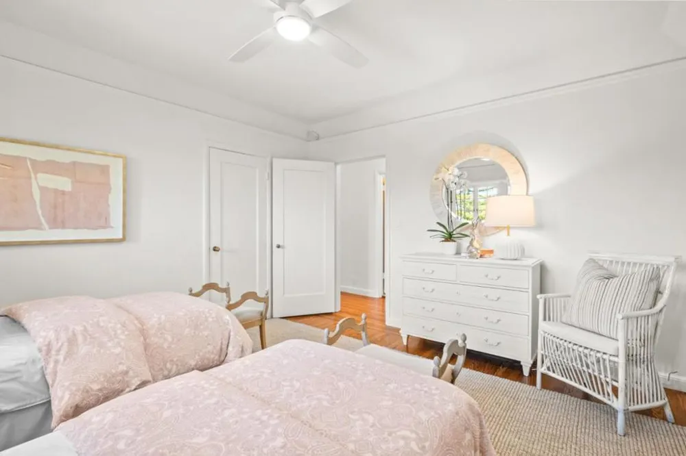 2835 Hillside Drive Burlingame, CA 94010
