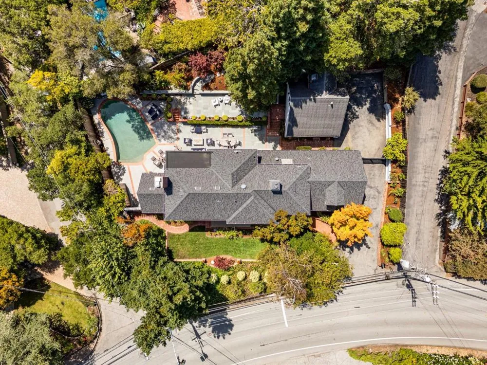 2835 Hillside Drive Burlingame, CA 94010