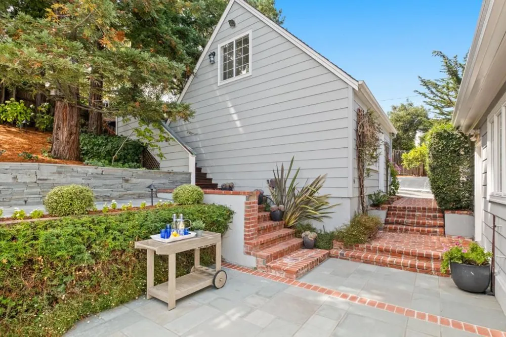2835 Hillside Drive Burlingame, CA 94010