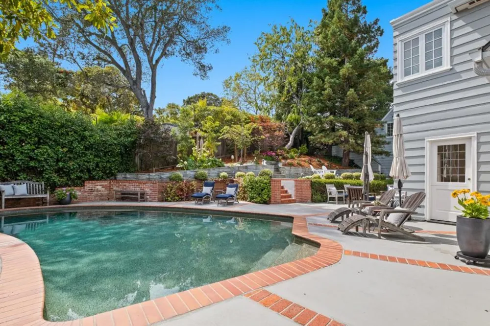 2835 Hillside Drive Burlingame, CA 94010