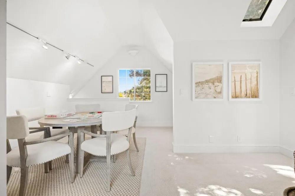 2835 Hillside Drive Burlingame, CA 94010