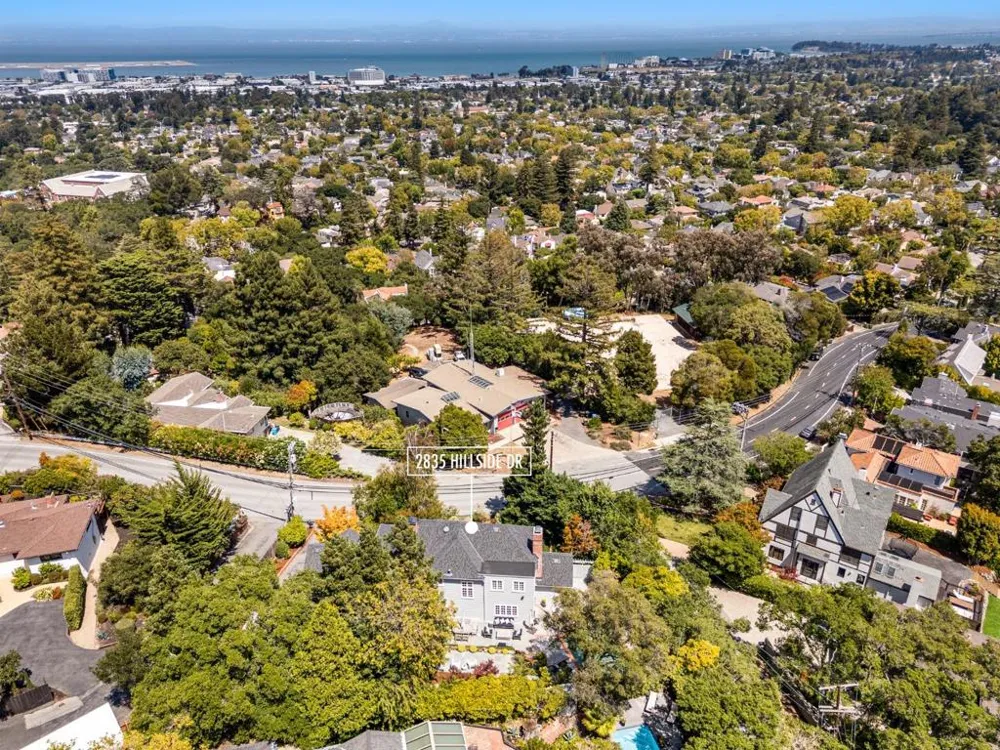 2835 Hillside Drive Burlingame, CA 94010