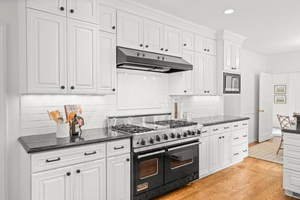 2835 Hillside Drive Burlingame, CA 94010