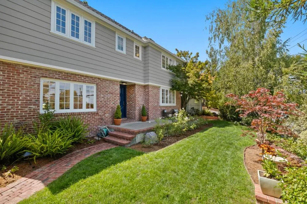 2835 Hillside Drive Burlingame, CA 94010