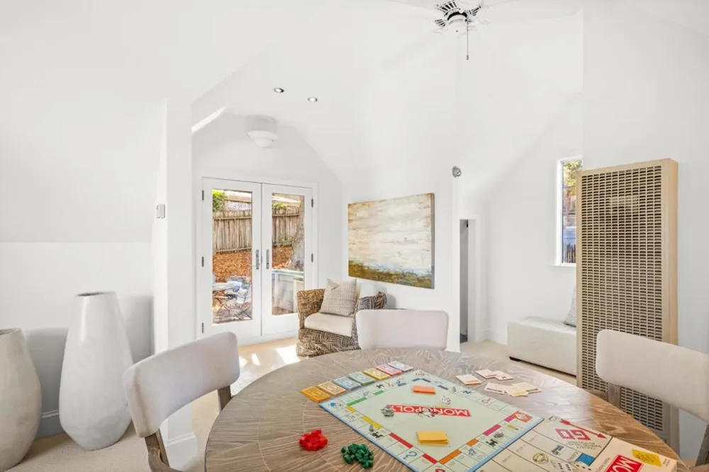 2835 Hillside Drive Burlingame, CA 94010