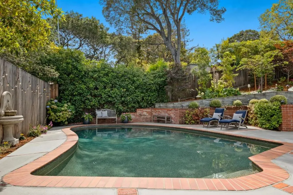 2835 Hillside Drive Burlingame, CA 94010