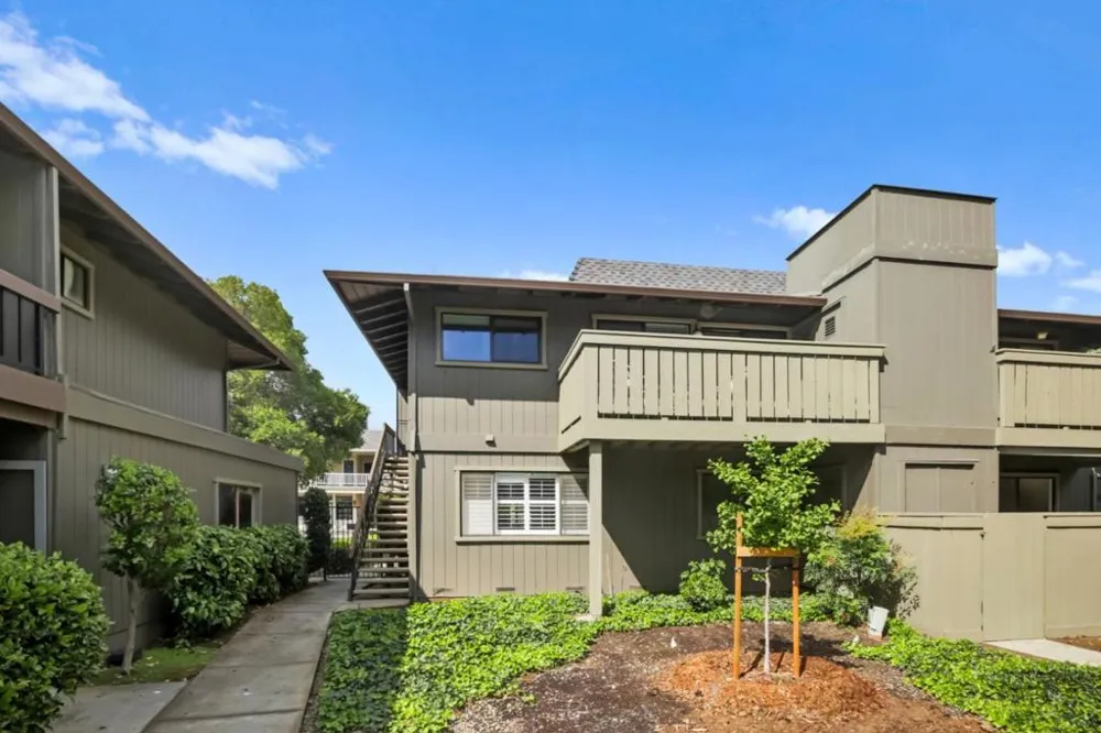 14351 Saratoga Avenue #B Saratoga, CA 95070