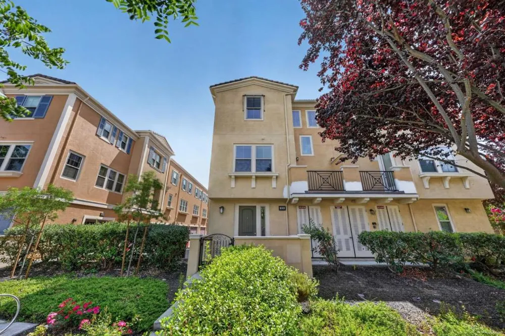 318 Expedition Lane Milpitas, CA 95035