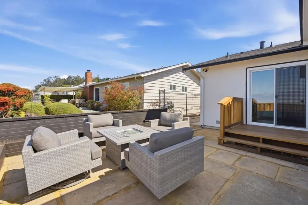 141 Rishell Drive Oakland, CA 94619