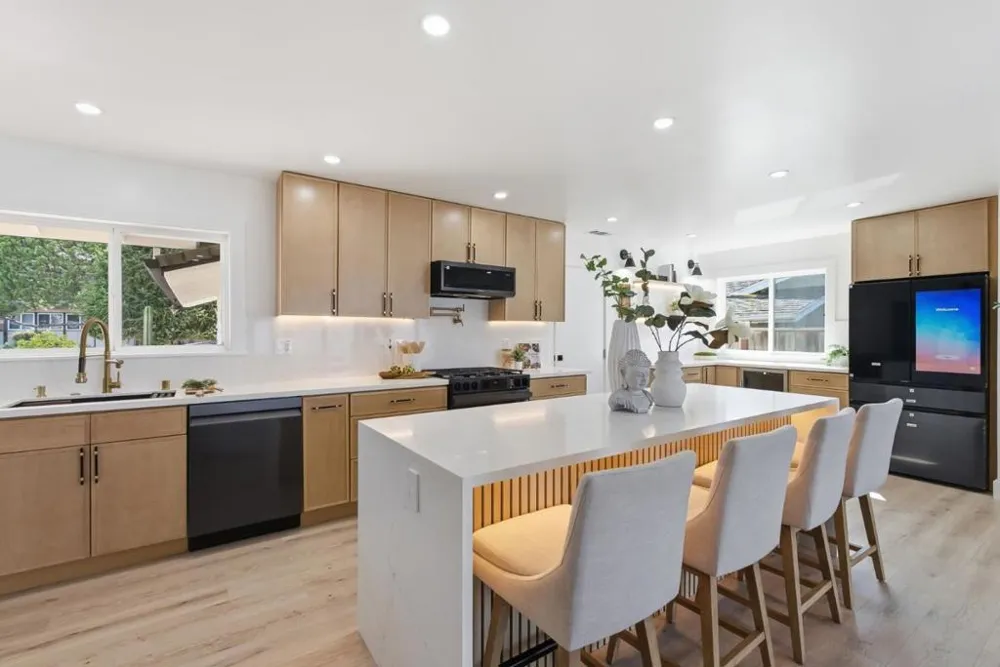 141 Rishell Drive Oakland, CA 94619