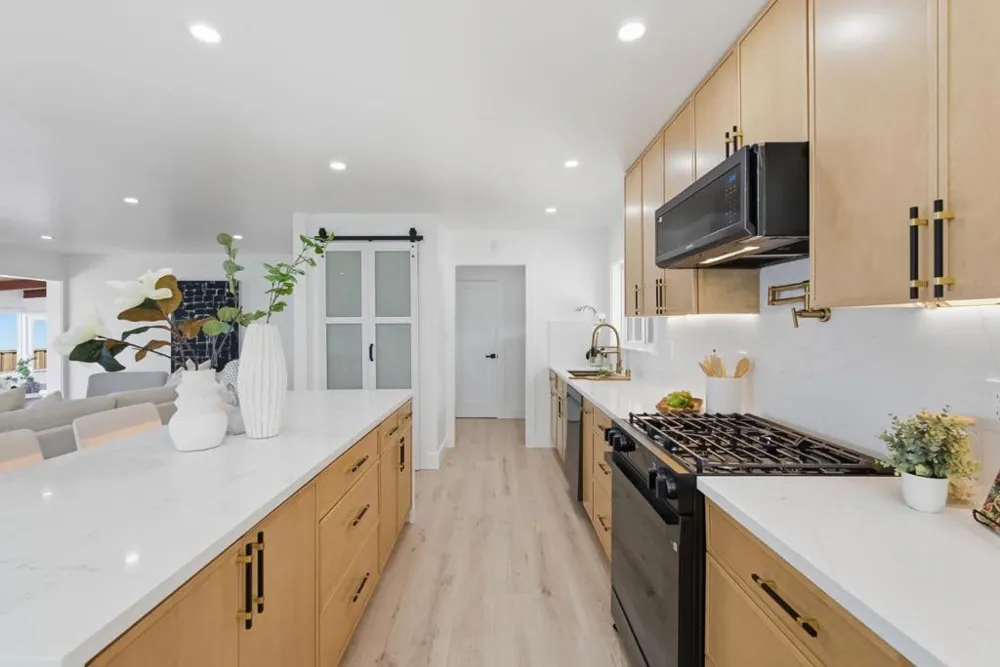 141 Rishell Drive Oakland, CA 94619