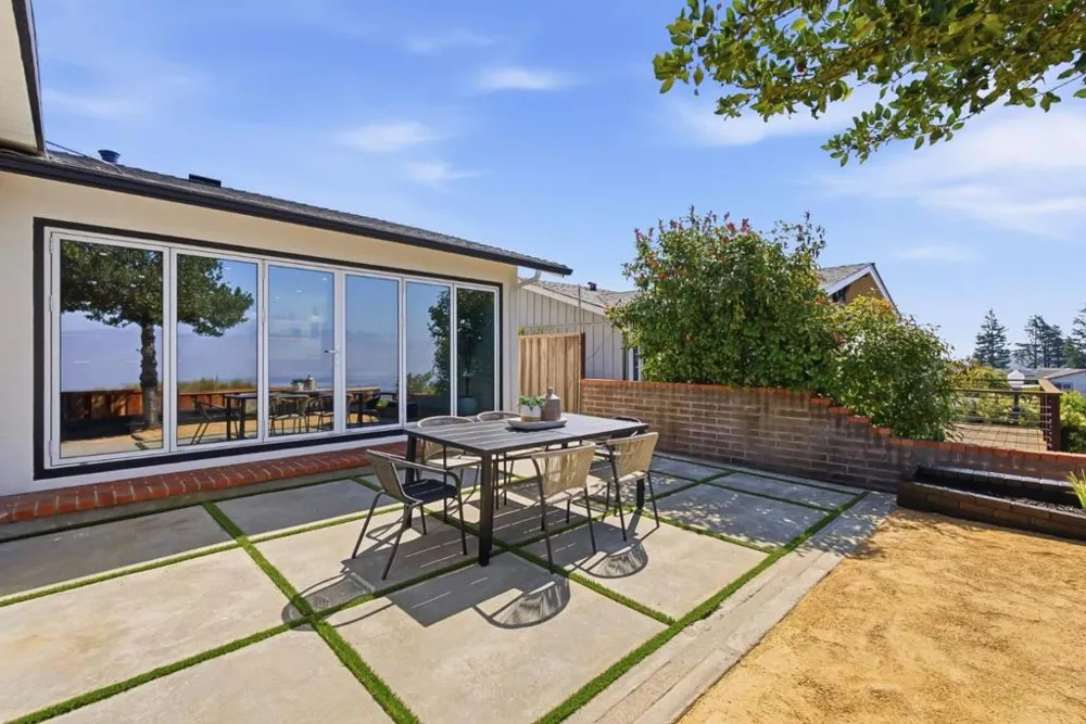 141 Rishell Drive Oakland, CA 94619