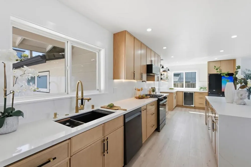 141 Rishell Drive Oakland, CA 94619