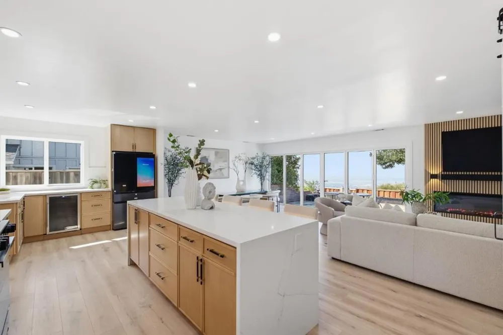141 Rishell Drive Oakland, CA 94619