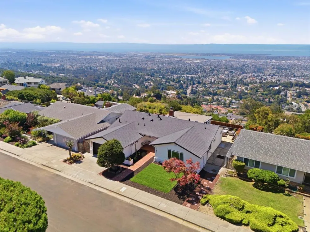 141 Rishell Drive Oakland, CA 94619
