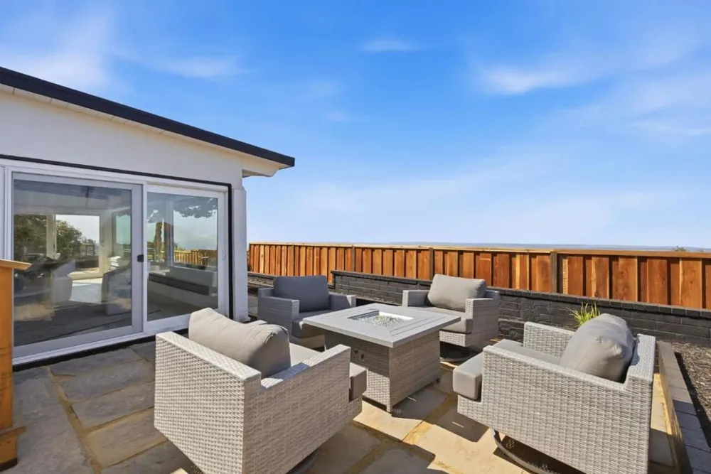 141 Rishell Drive Oakland, CA 94619