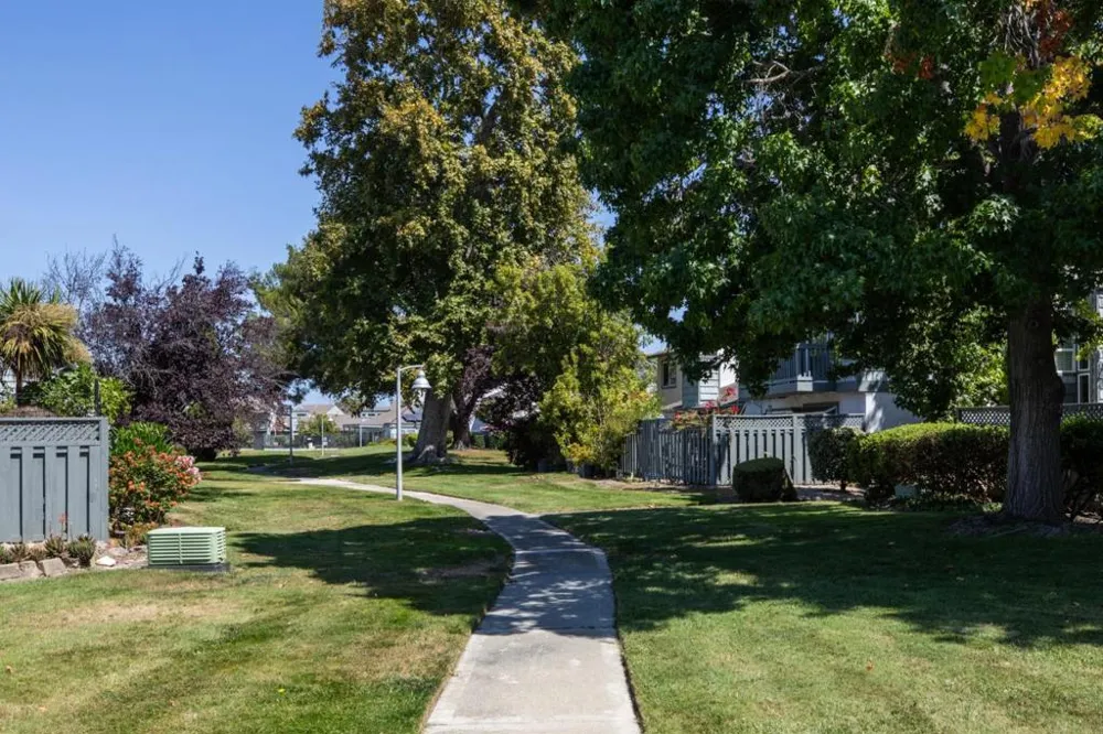 858 Erickson Lane Foster City, CA 94404