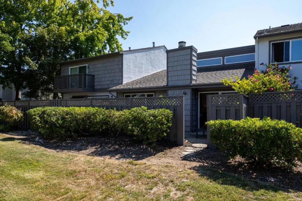 858 Erickson Lane Foster City, CA 94404