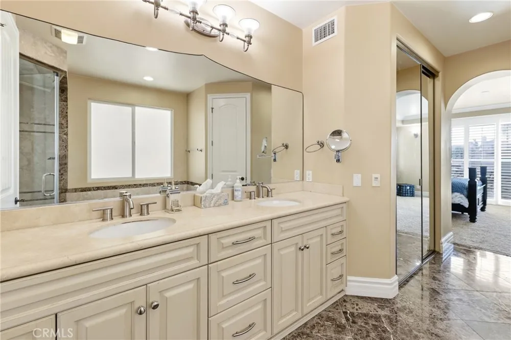 211 Chicago Ave Huntington Beach, CA 92648
