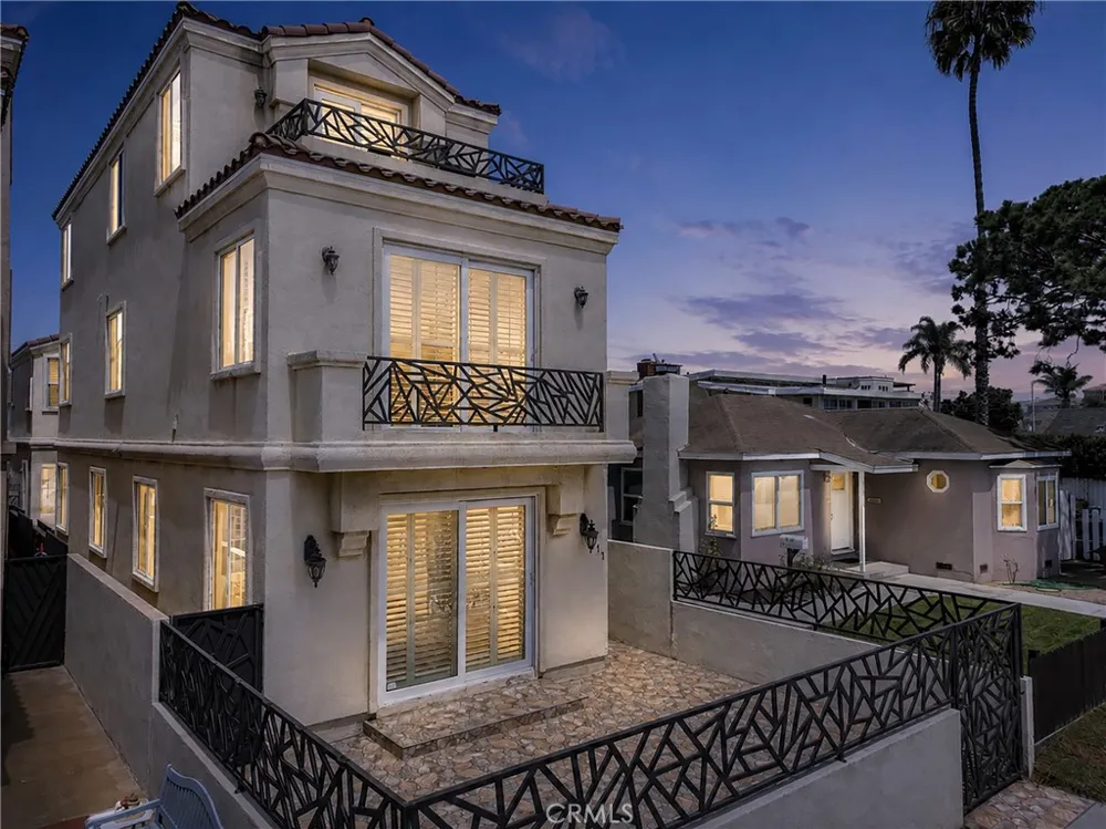211 Chicago Ave Huntington Beach, CA 92648