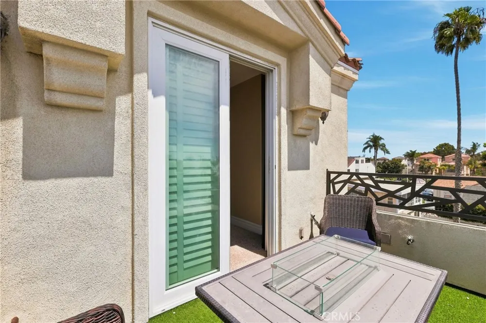 211 Chicago Ave Huntington Beach, CA 92648