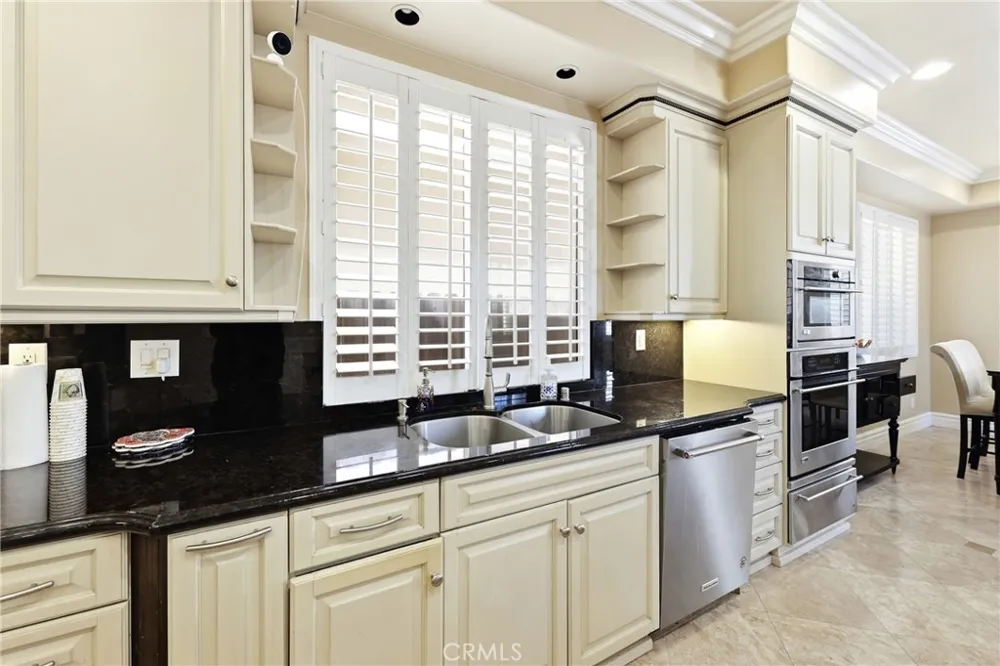 211 Chicago Ave Huntington Beach, CA 92648