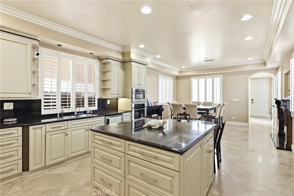 211 Chicago Ave Huntington Beach, CA 92648