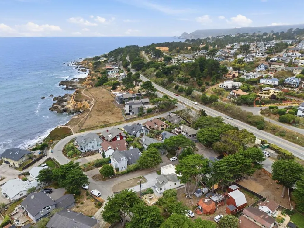 61 Wylvale Avenue Moss Beach, CA 94038