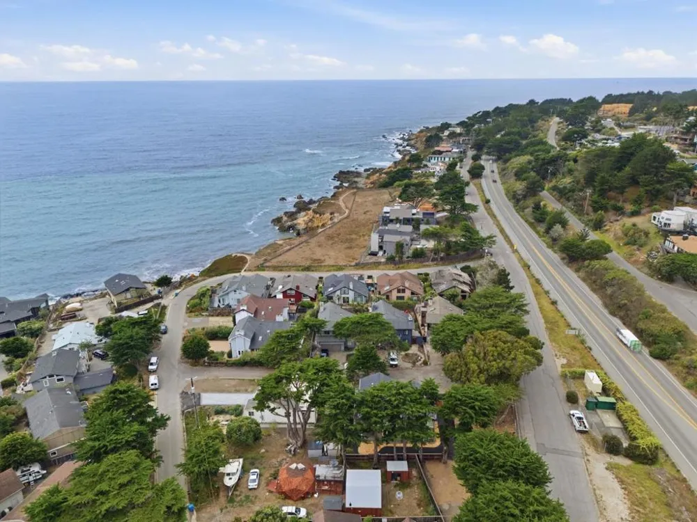 61 Wylvale Avenue Moss Beach, CA 94038