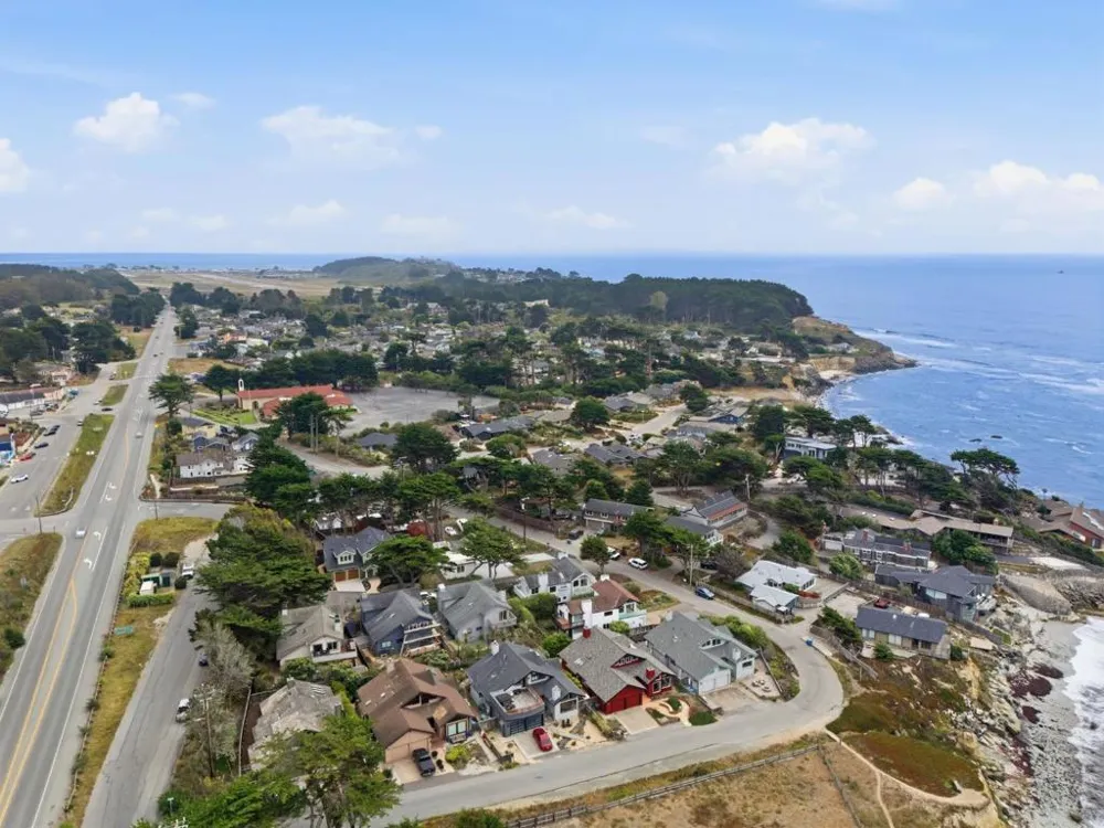 61 Wylvale Avenue Moss Beach, CA 94038