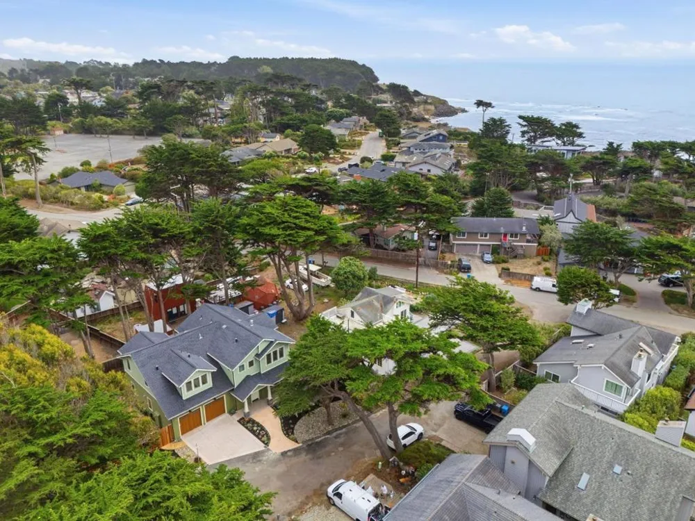 61 Wylvale Avenue Moss Beach, CA 94038