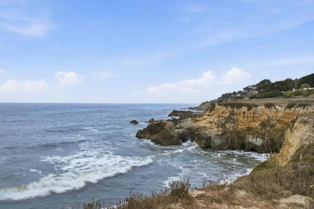 61 Wylvale Avenue Moss Beach, CA 94038