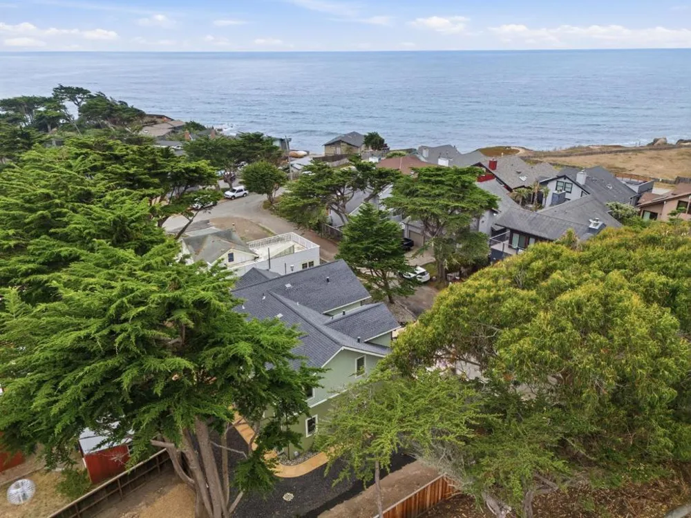 61 Wylvale Avenue Moss Beach, CA 94038