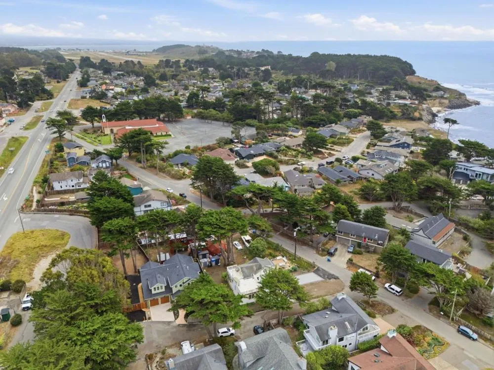 61 Wylvale Avenue Moss Beach, CA 94038