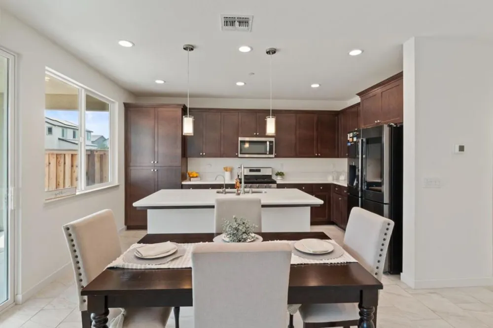 16562 Arbuckle Avenue Lathrop, CA 95330