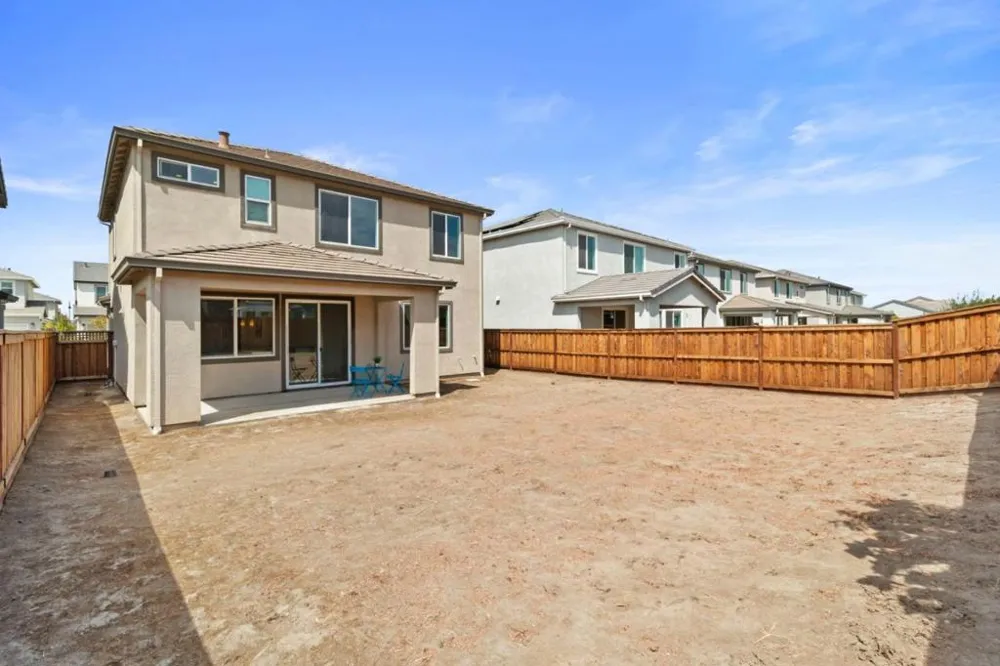 16562 Arbuckle Avenue Lathrop, CA 95330