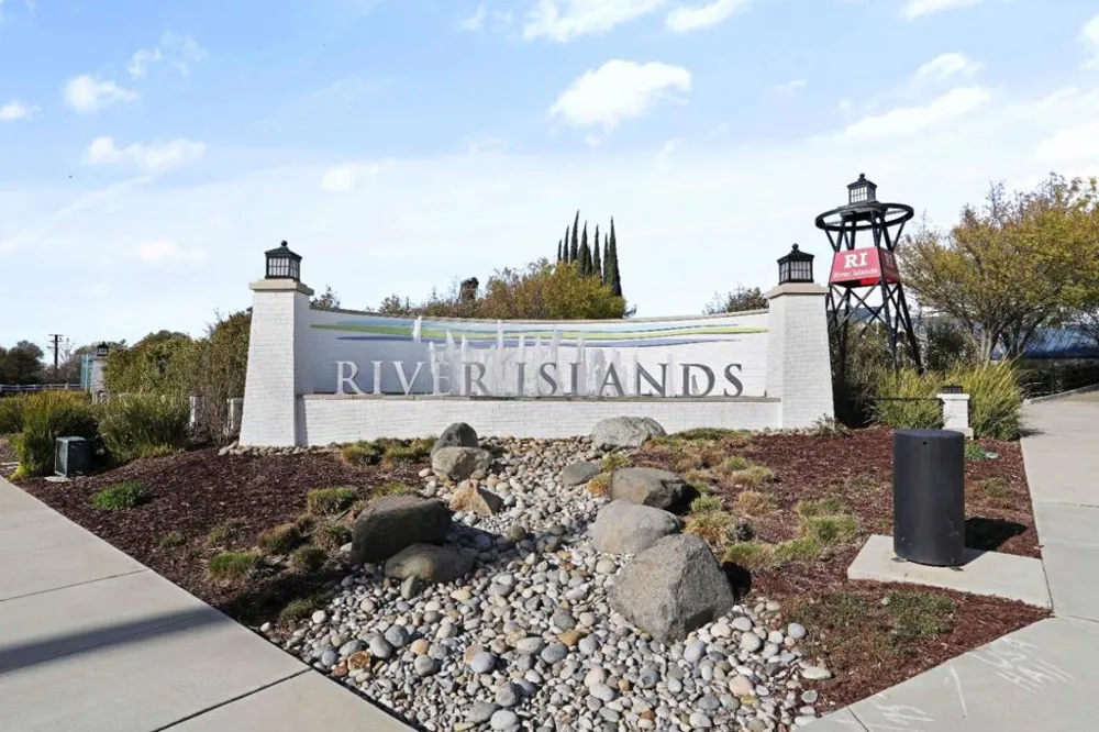 16562 Arbuckle Avenue Lathrop, CA 95330