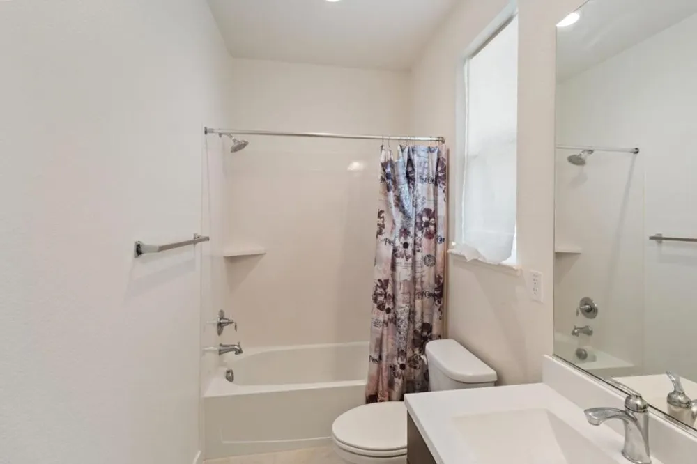 16562 Arbuckle Avenue Lathrop, CA 95330