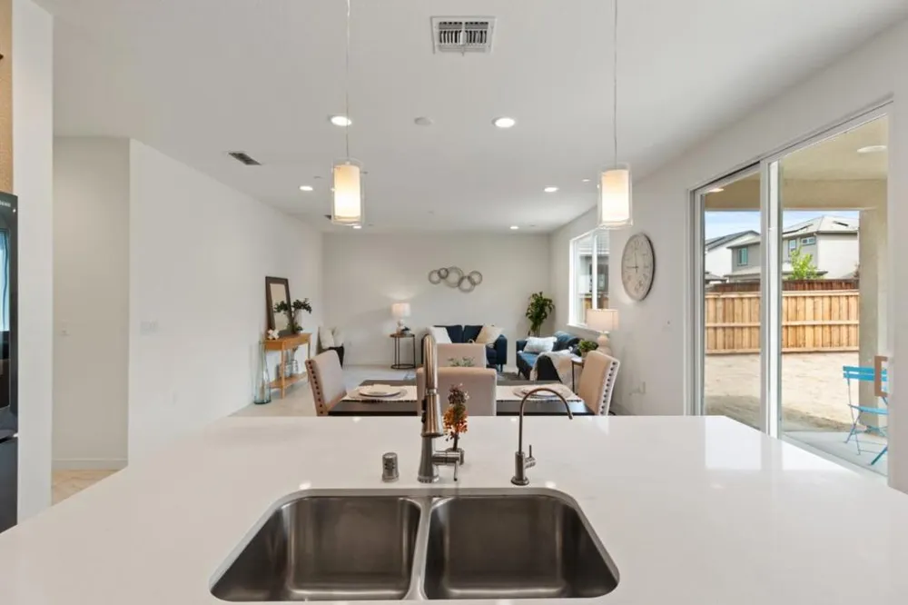 16562 Arbuckle Avenue Lathrop, CA 95330