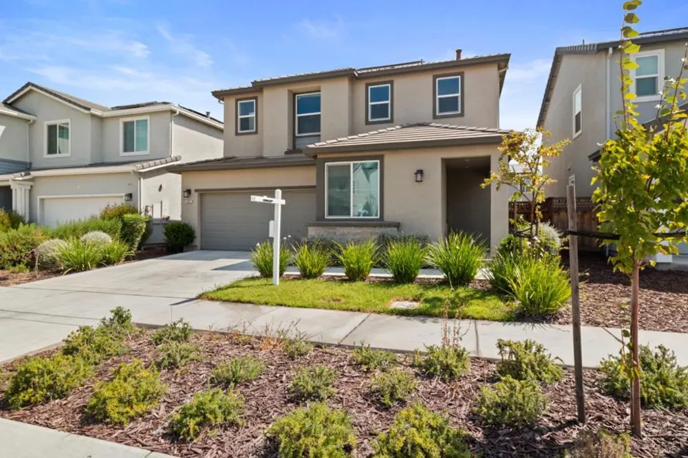 16562 Arbuckle Avenue Lathrop, CA 95330