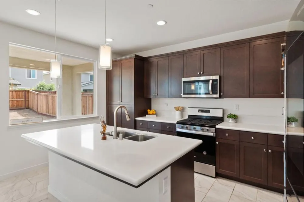 16562 Arbuckle Avenue Lathrop, CA 95330
