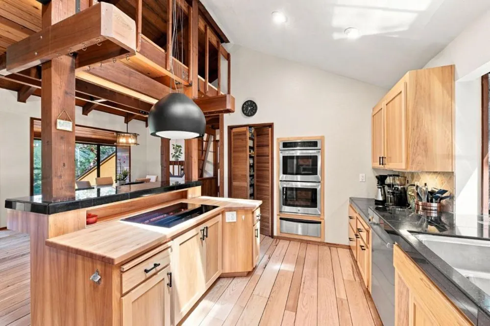 22163 Miller Ridge Road Los Gatos, CA 95033