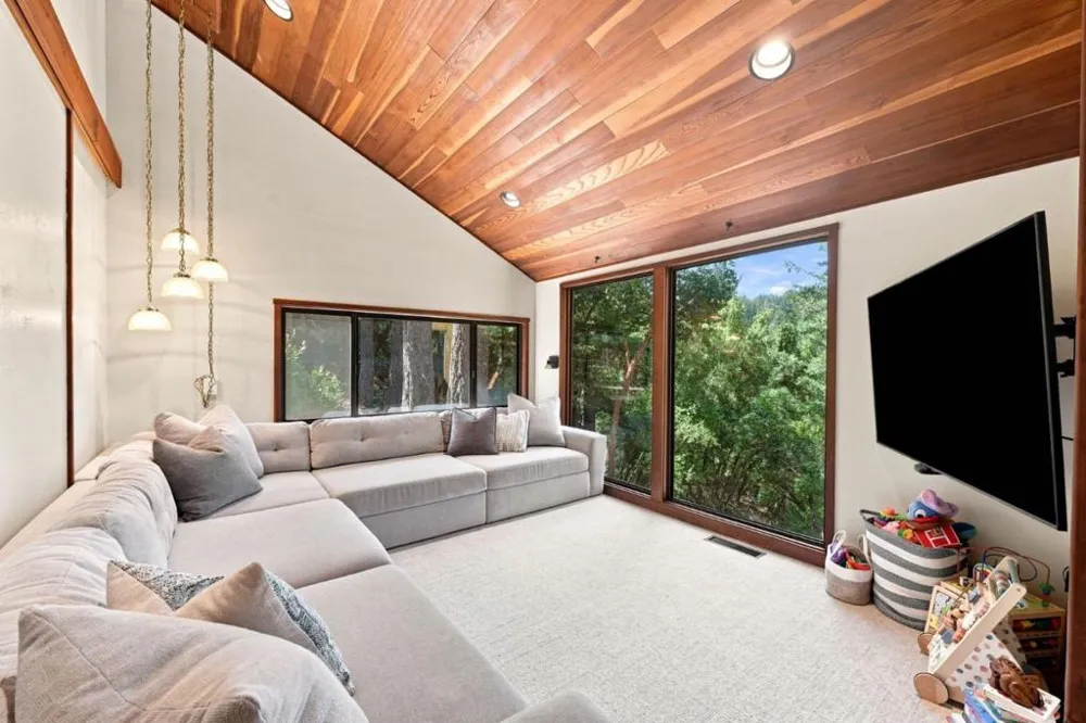 22163 Miller Ridge Road Los Gatos, CA 95033