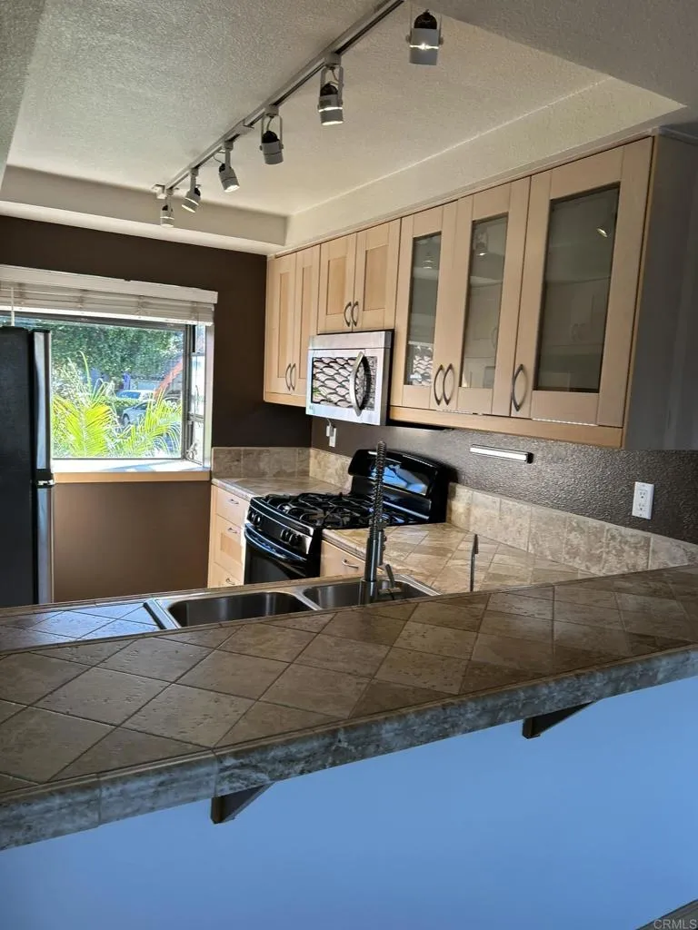 2146 Valleydale Lane Encinitas, CA 92024